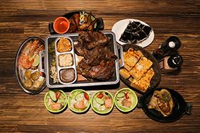四人套餐：紐西蘭濕式熟成菲力牛排與 BBQ 雞腿排