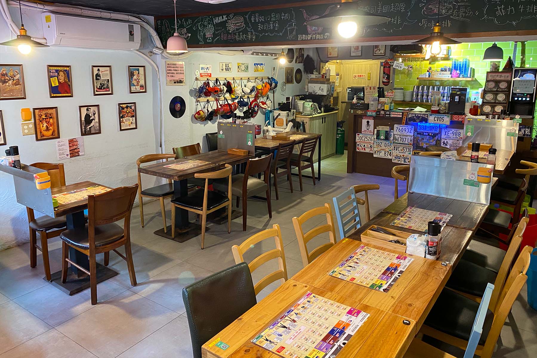 水牛城店內座位區